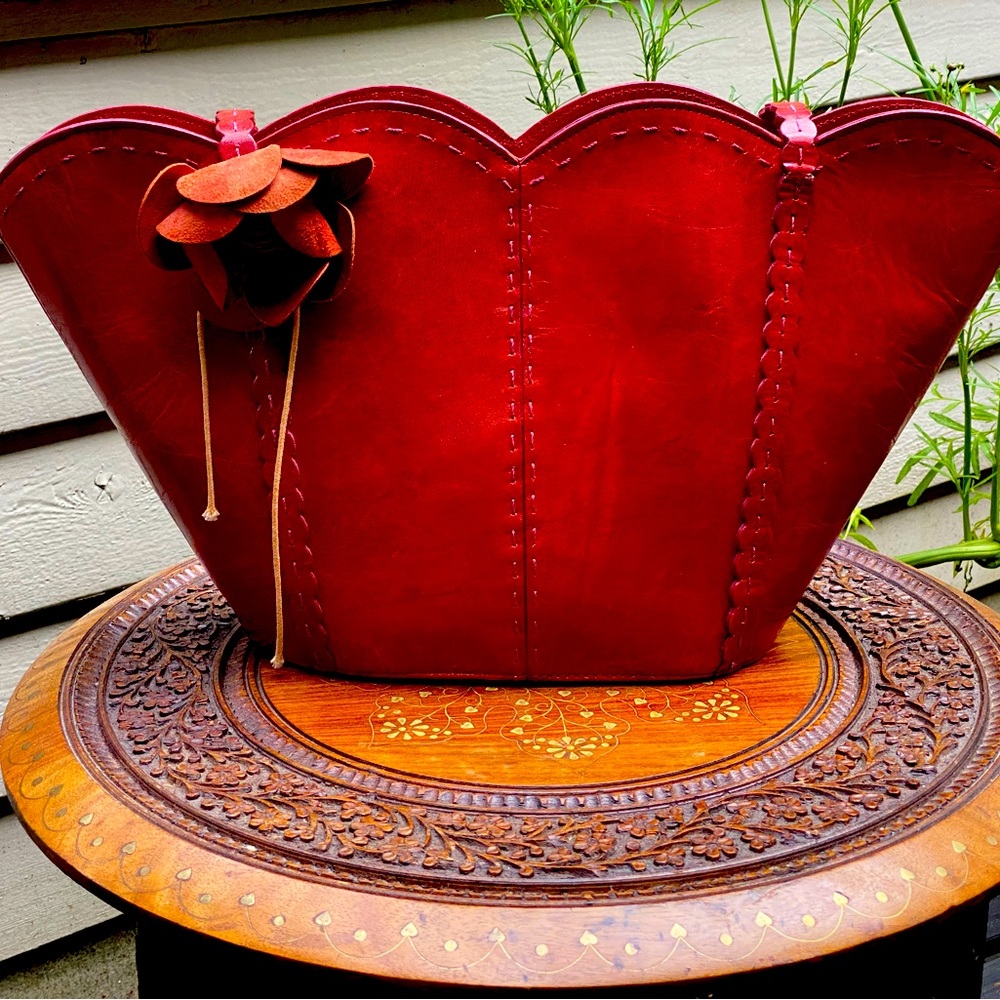 Inge Sport, vintage rose tote over the shoulder leather bag, zips up at the top